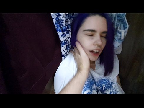 ❤️ Хоҳарамро дар ҷевон ёфт ва ба ӯ кӯмак кард ❤️❌  Секс  дар мо ️❤